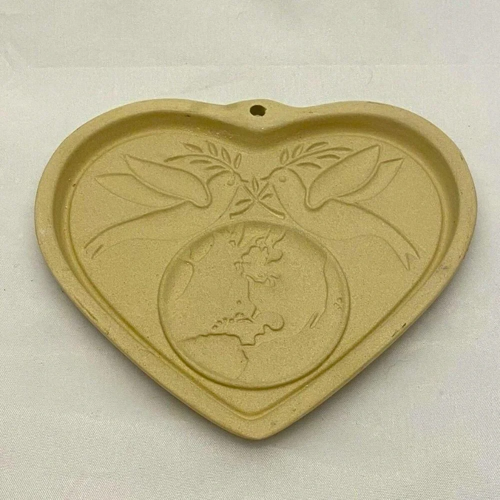 Shortbread Cookie Mold Pampered Chef Stoneware 2002 Peace On Earth Heart